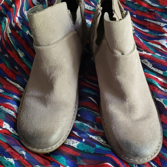 OTBT khaki suede wedge booties size 7 - Picture 3 of 5